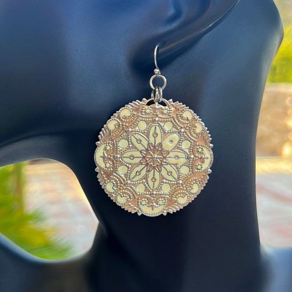 Vintage Lightweight Gold Tone & Cream Enamel Medallion Statement Earrings